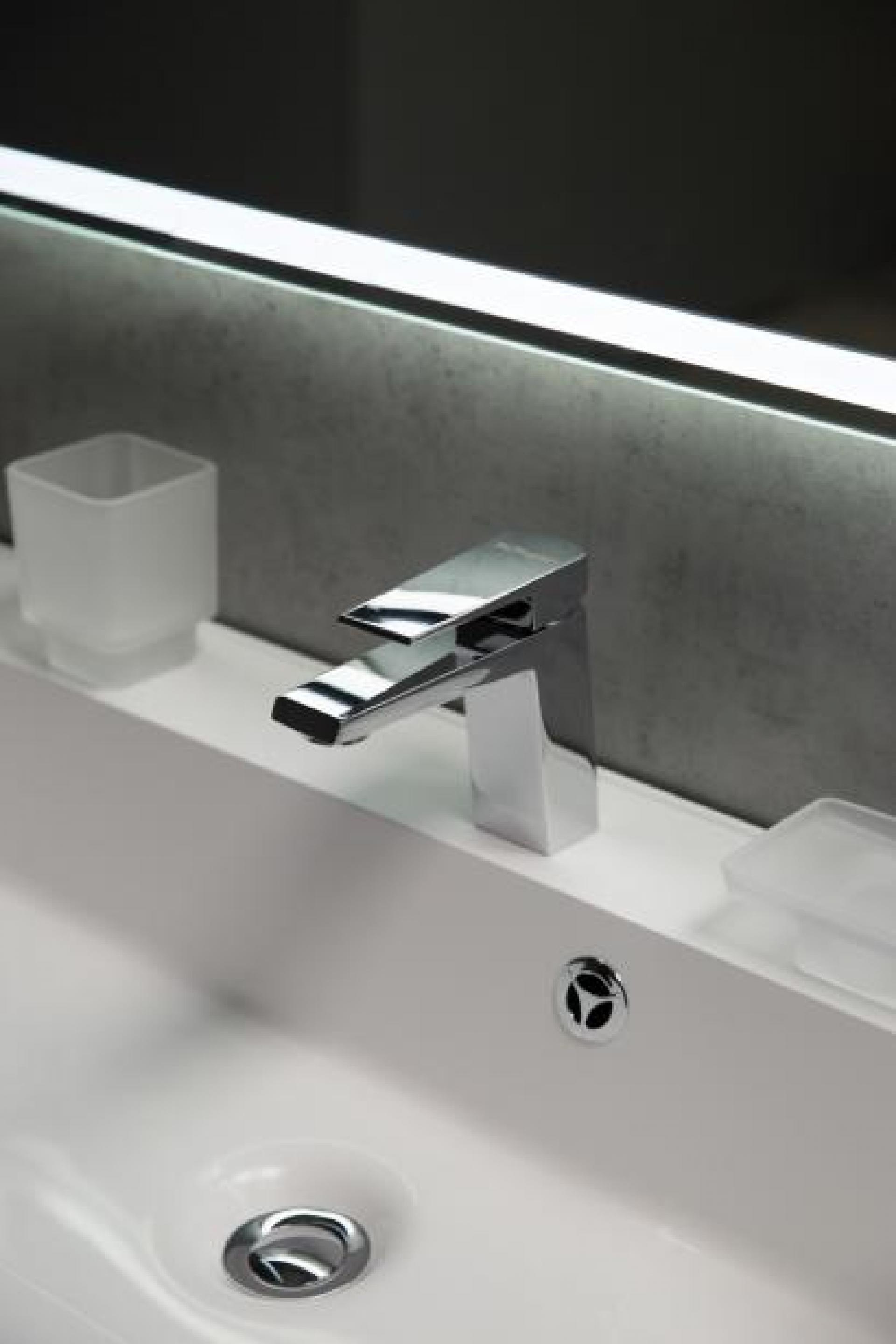 Зеркало BelBagno SPC-MAR-600-600-LED-BTN